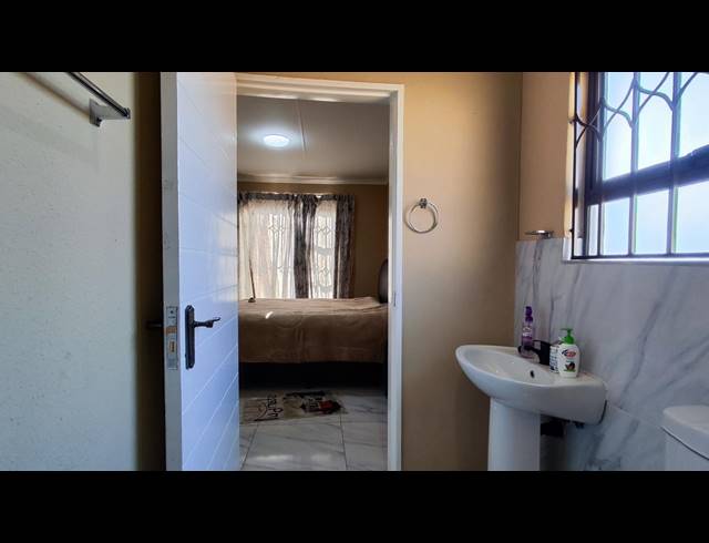 3 BEDROOM HOUSE FOR SALE IN VANDERBIJLPARK CE 4